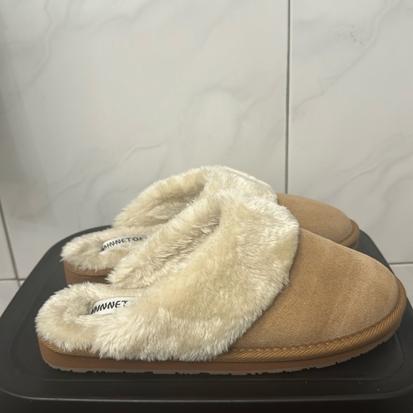 MINNETONKA Mules Slippers - Picture 1 of 9
